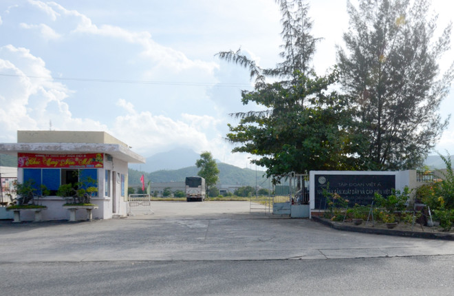 Công ty TNHH Cáp điện Việt Á thuê khu đất diện tích hơn 10.000m2 tại khu công nghiệp Liên Chiểu từ năm 2009, nhưng không triển khai dự án đã đăng ký mà xây nhà xưởng để cho thuê trái phép. (Ảnh: Quốc Dũng/TTXVN) Ngang nhiên 'xí phần' đất công nghiệp để cho thuê trái phép ảnh 3