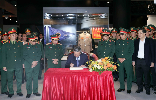 ttxvn_tong bi thu to lam bao tang lich su quan su (3)_resize.jpg