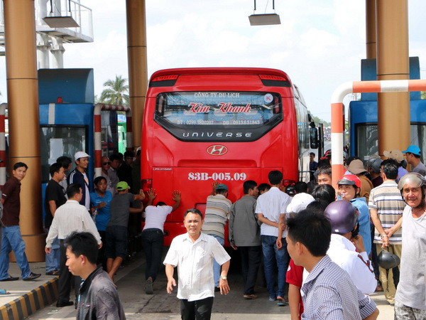 Tài xế ẩu đả, trạm BOT Sóc Trăng tê liệt 4 tiếng đồng hồ ảnh 1