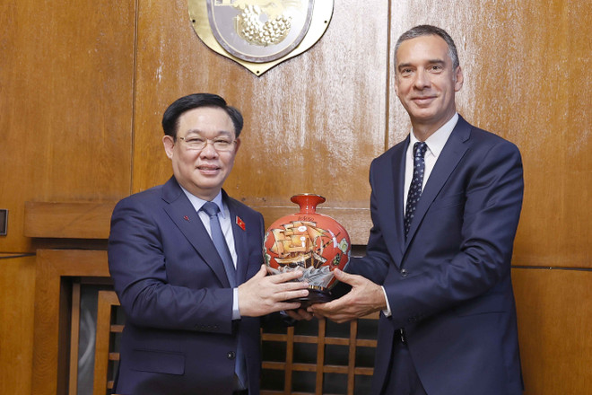 Chủ tịch Quốc hội Vương Đình Huệ thăm thành phố Burgas của Bulgaria ảnh 1