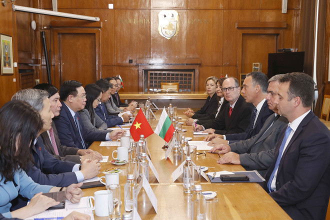 Chủ tịch Quốc hội Vương Đình Huệ thăm thành phố Burgas của Bulgaria ảnh 2