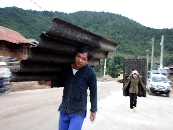 Tấm lợp amiang ximăng vẫn đợi phán quyết công bằng ảnh 1