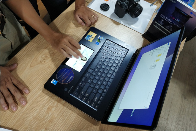 Cận cảnh laptop ZenBook Pro, giá cao ‘ngất ngưởng’ của ASUS ảnh 3