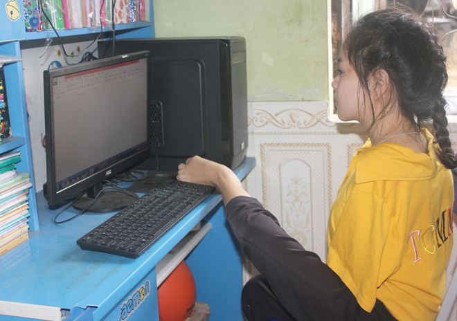 Y Julie - Cô gái khuyết tật 2 tay bẩm sinh bước chân vào đại học ảnh 3