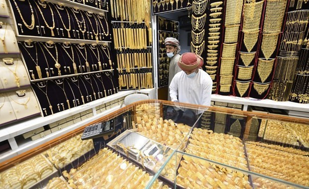 Một cửa hàng kim hoàn tại Dubai, UAE. (Nguồn: AFP) Giá vàng thế giới tăng nhẹ trong phiên giao dịch ngày 19/10 ảnh 1