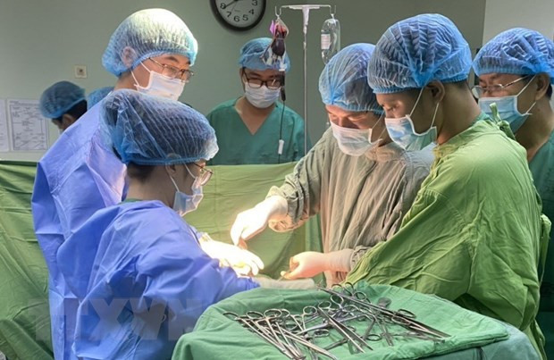 Mổ ghép thành công chuyển ngón chân thành ngón tay cho người tai nạn ảnh 1