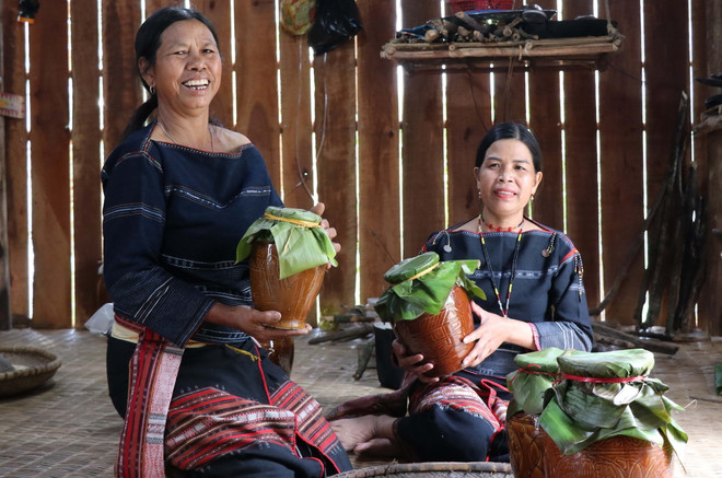 Lên đại ngàn Tây Nguyên, thưởng thức hương nồng rượu cần men lá ảnh 1