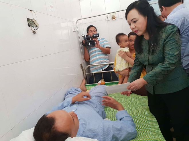 Điều trị miễn phí cho các nạn nhân vụ lật 6 toa tàu khách Bắc-Nam ảnh 1