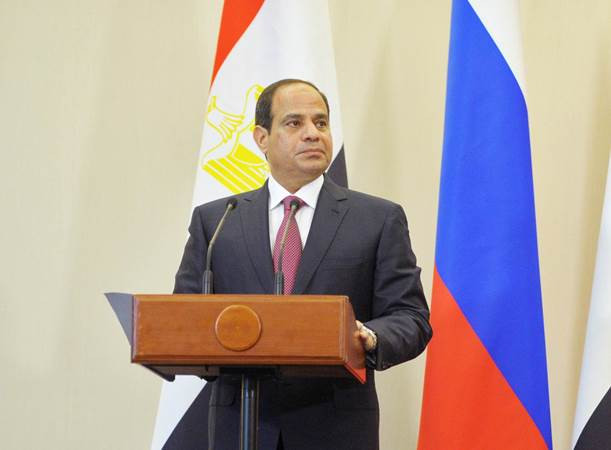 Tổng thống Ai Cập Abdel Fattah el-Sisi. (Nguồn: AFP/TTXVN) Tòa án quân sự Ai Cập triệu tập gần 300 đối tượng mưu sát tổng thống ảnh 1