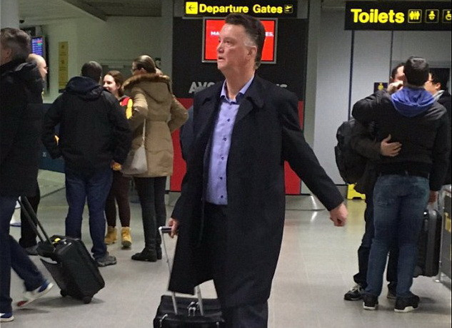 HLV Louis van Gaal đã nộp đơn xin từ chức, bỏ về Hà Lan ảnh 1