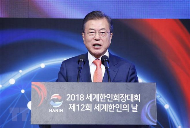 Tổng thống Hàn Quốc Moon Jae-in. (Ảnh: Yonhap/TTXVN) Hàn Quốc sẵn sàng chia sẻ gánh nặng với Mỹ thúc đẩy phi hạt nhân hóa ảnh 1