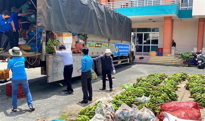 Phát huy sức mạnh đại đoàn kết dân tộc trong cuộc chiến chống COVID-19 ảnh 2