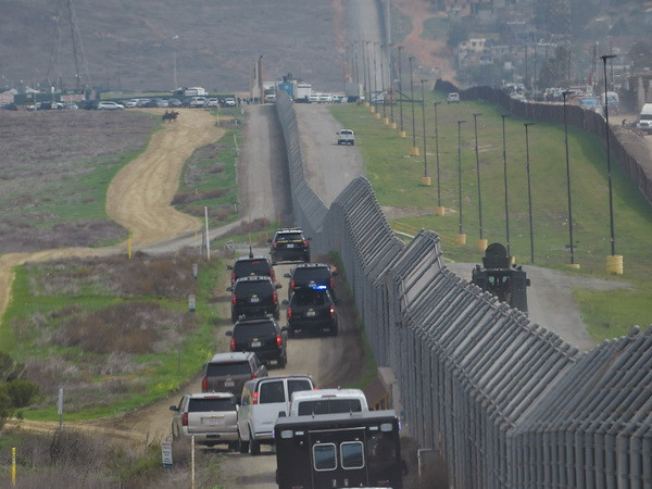 Mỹ thông báo cho Mexico về việc triển khai vệ binh tại biên giới ảnh 1