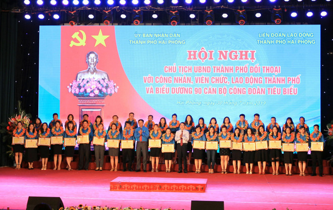 Chủ tịch UBND thành phố Hải Phòng đối thoại với người lao động ảnh 2