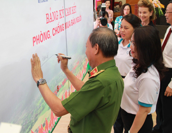 Míttinh hưởng ứng Ngày toàn dân phòng, chống mua bán người ảnh 2