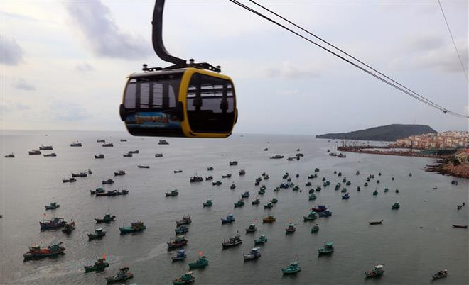 Cáp treo An Thới-Hòn Thơm, thành phố Phú Quốc (Kiên Giang). (Ảnh: Lê Huy Hải/TTXVN) Phấn đấu đến năm 2030 hình thành 7 cụm liên kết ngành kinh tế biển ảnh 1