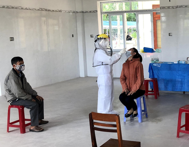 COVID-19: Giám sát, cách ly nghiêm ngặt các trường hợp nguy cơ cao ảnh 1