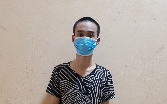 Tạm giữ đối tượng hành hung công an khi bị nhắc nhở đeo khẩu trang ảnh 1