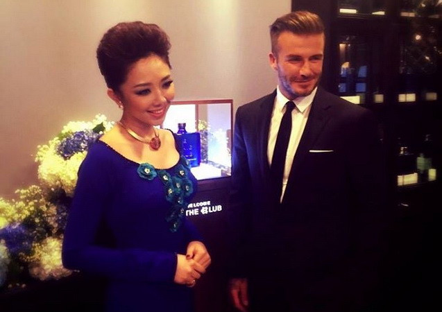 David Beckham vui mừng khoe ảnh chụp chung cùng Tóc Tiên ảnh 1