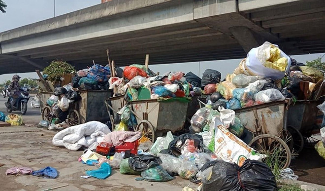 Người dân dỡ bỏ lán, dừng chặn xe chở rác vào bãi Nam Sơn ảnh 1