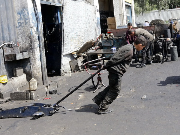 Trẻ em sống trong vùng chiến sự có nguy cơ chậm phát triển trí não ảnh 1