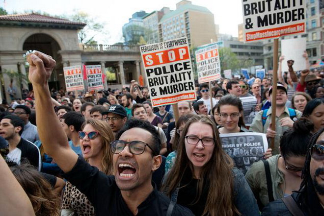 Biểu tình diễn ra tại Quảng trường Liên minh ở New York. (Nguồn: nydailynews) Mỹ: Biểu tình phản đối cảnh sát lan rộng tại các thành phố lớn ảnh 1