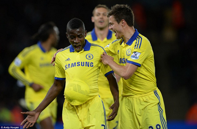 Kết quả: Chelsea chạm tay vào chức vô địch, Real bám đuổi Barca ảnh 1