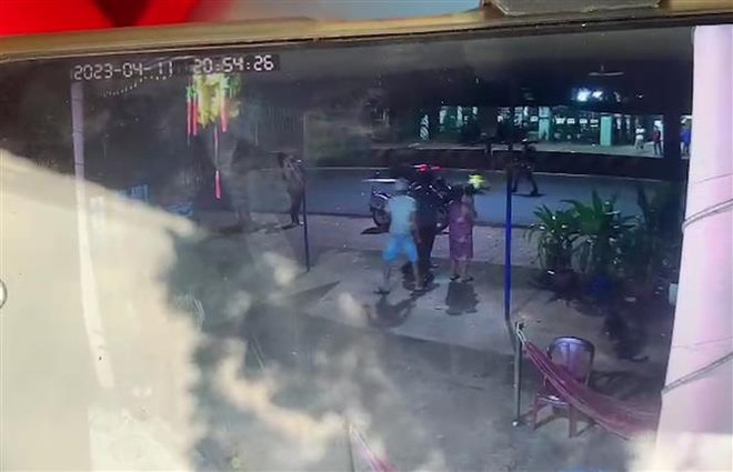 Bình Phước: Khởi tố 2 đối tượng chống đối CSGT khi đo nồng độ cồn ảnh 1