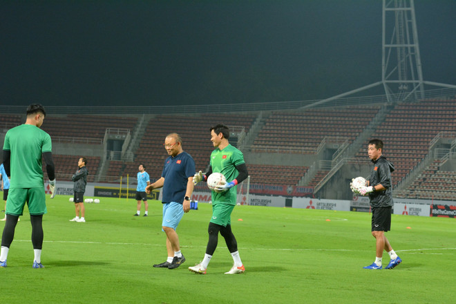 Thầy Park cùng các học trò trong buổi tập cuối cùng. (Nguồn: TTXVN) Chung kết lượt về AFF Cup Thái Lan-Việt Nam trực tiếp trên kênh nào? ảnh 2
