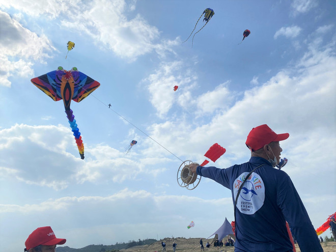Quảng Ngãi: Lần đầu tiên thả diều nghệ thuật quy mô lớn ở đầm An Khê ảnh 3