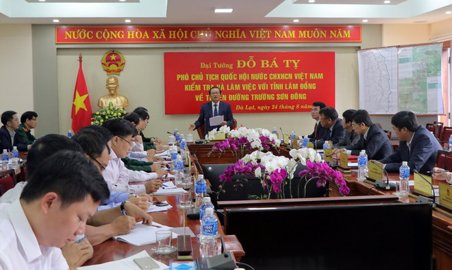 Ưu tiên tối đa nguồn lực cho Dự án đường Trường Sơn Đông ảnh 1