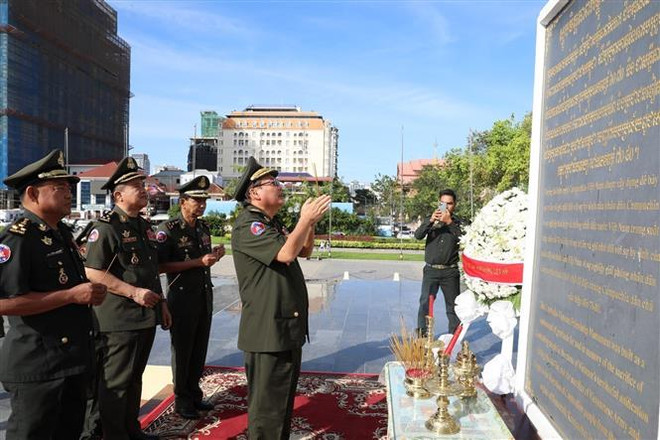 Hoạt động tri ân tại Campuchia kỷ niệm 78 năm thành lập QĐND Việt Nam ảnh 3