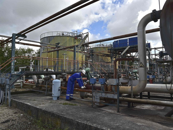 Giá dầu châu Á rời khỏi các mức đỉnh kể từ năm 2015 ảnh 1