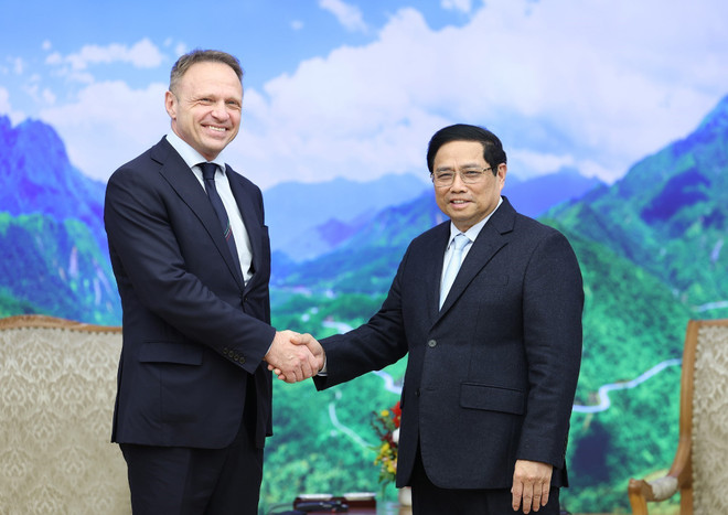 Thủ tướng Phạm Minh Chính tiếp ông Francesco Lollobrigida, Bộ trưởng Bộ Nông nghiệp, Chủ quyền lương thực và Lâm nghiệp Italy. (Ảnh: Dương Giang/TTXVN) ttxvn_pham minh chinh Francesco Lollobrigida (2).jpg