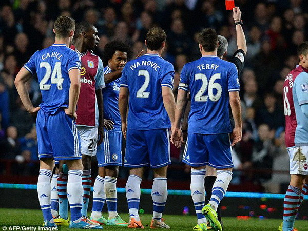 Ba thầy trò cùng bị truất quyền, Mourinho "nổi điên" ảnh 2