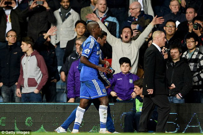 Ba thầy trò cùng bị truất quyền, Mourinho "nổi điên" ảnh 3