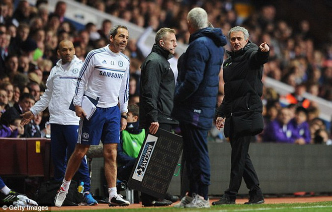 Ba thầy trò cùng bị truất quyền, Mourinho "nổi điên" ảnh 1