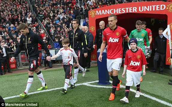 Nhìn lại trận Liverpool đè bẹp M.U ở Old Trafford qua ảnh ảnh 1