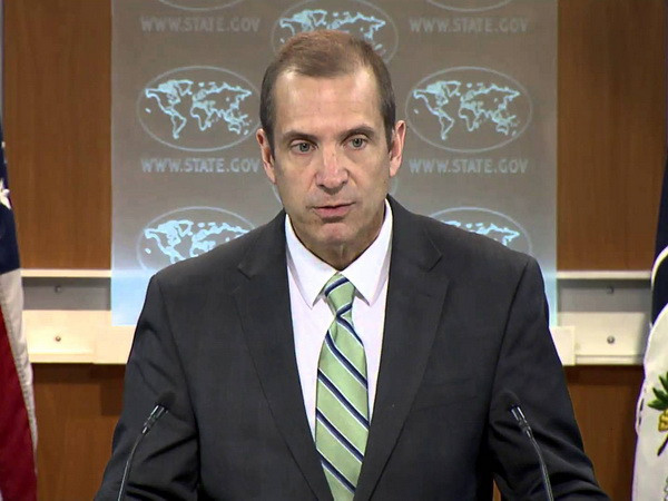 Người phát ngôn Bộ Ngoại giao Mỹ Mark Toner. (Nguồn: The Guardian/TTXVN) Nhà Trắng trấn an đồng minh sau khi ông Donald Trump đắc cử ảnh 1