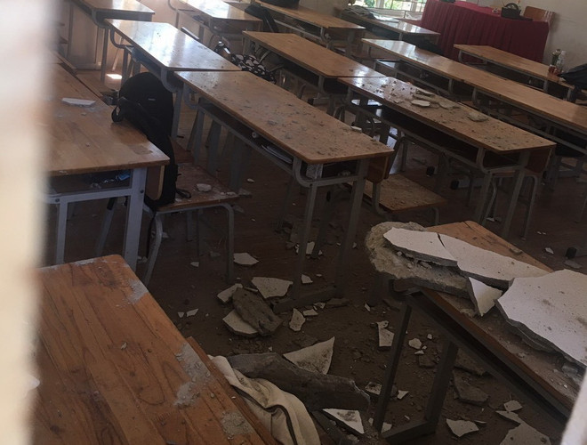 Hà Nội: Rơi vữa trần phòng học, 2 học sinh ở Mê Linh bị thương ảnh 1