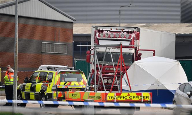 [Audio] Bắt giữ hàng loạt đối tượng trong vụ 39 thi thể tại Anh ảnh 1