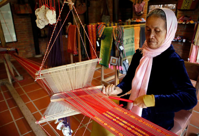 Hơn 30 nghệ nhân dự ngày hội văn hóa Tơ Lụa Việt Nam-ASEAN ảnh 1