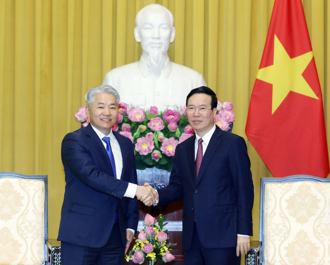 Chủ tịch nước Võ Văn Thưởng tiếp Thư ký Hội đồng An ninh quốc gia Mông Cổ Jadamba Enkhbayar. (Ảnh: Thống Nhất/TTXVN) Chủ tịch nước tiếp Đoàn Hội đồng An ninh quốc gia Mông Cổ ảnh 1