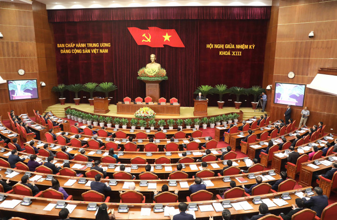 Toàn cảnh phiên bế mạc hội nghị. (Ảnh: Phương Hoa/TTXVN) Thông báo Hội nghị giữa nhiệm kỳ Ban Chấp hành TW Đảng khóa XIII ảnh 1