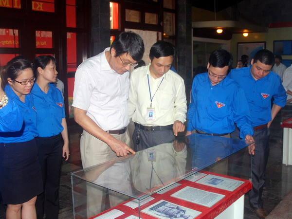 Lịch sử, văn hóa Việt Nam qua tư liệu và hình ảnh ảnh 1