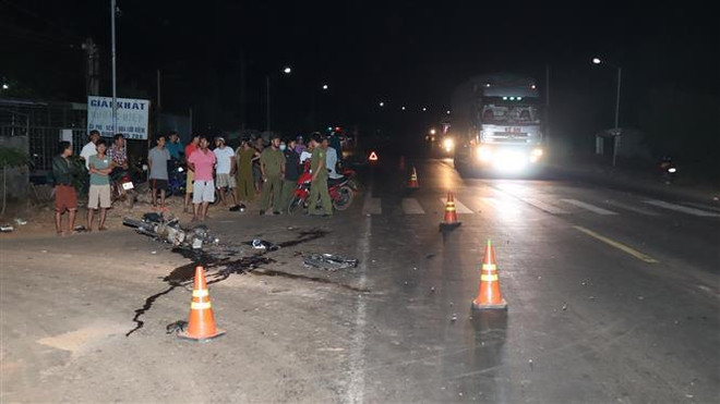 Bình Phước: Xe máy đi nhanh đâm vào xe ben, 2 người tử vong ảnh 1