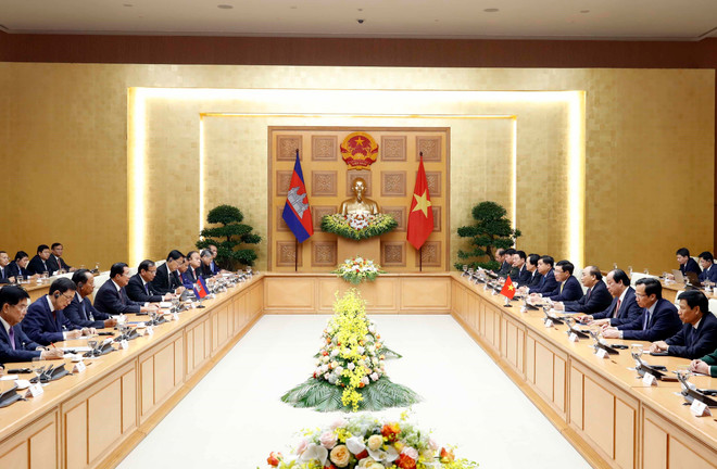 Thủ tướng Nguyễn Xuân Phúc hội đàm với Thủ tướng Campuchia Hun Sen ảnh 1