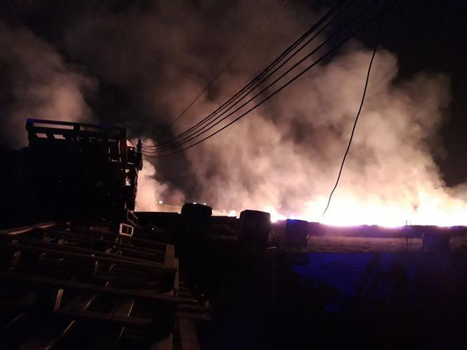 Thanh Hoá: Cháy xưởng tăm hương, củi đốt, thiệt hại hàng tỷ đồng ảnh 1