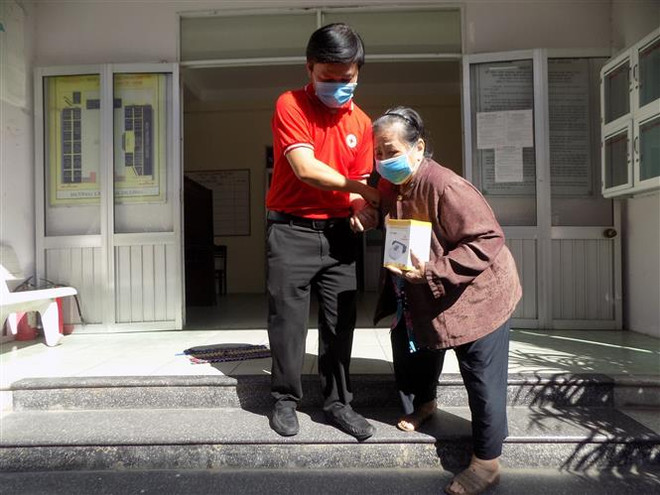 Đẩy mạnh khả năng tiếp cận công nghệ mới cho người cao tuổi ảnh 1