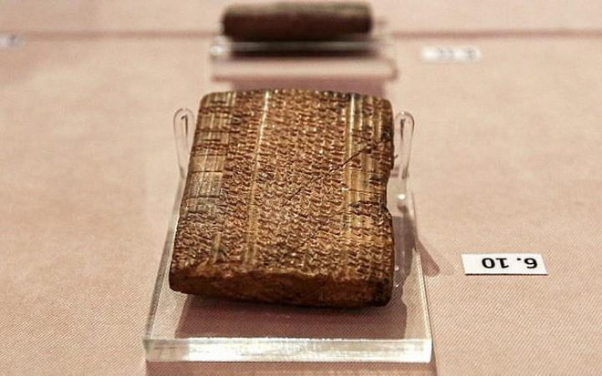 Iran trưng bày 300 phiến đất sét cổ khắc chữ được Mỹ trao trả ảnh 1